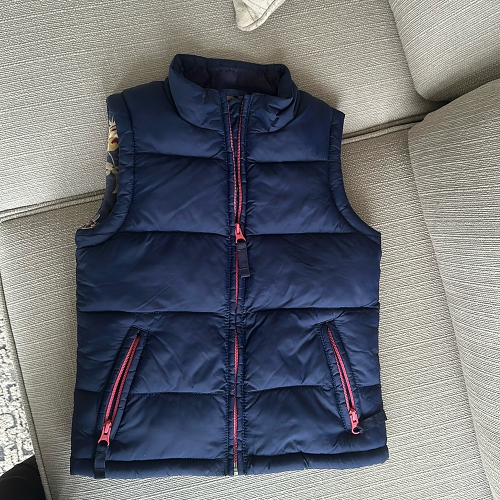 Mini Boden puffer vest in navy size 5-6